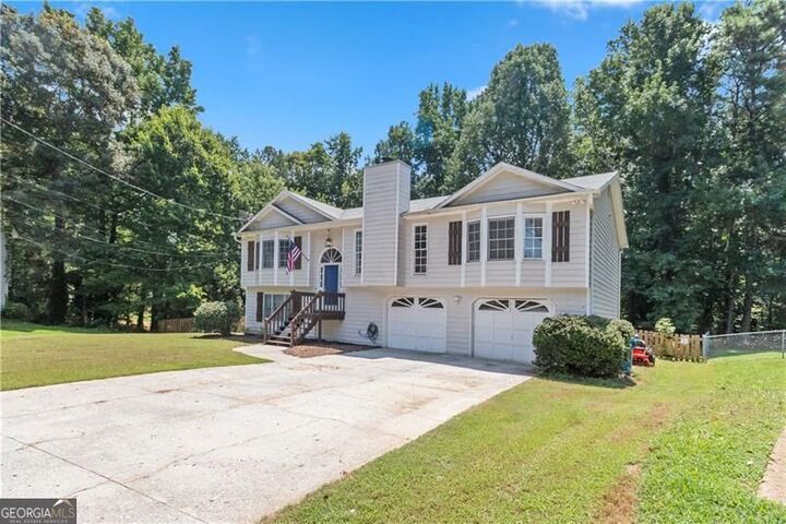 Property Photo: 1476 Chateau Circle GA 30043