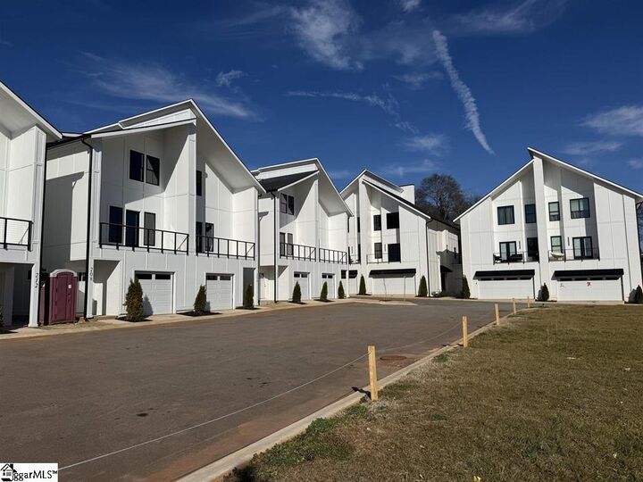 Property Photo: 200 Ackert Way SC 29605