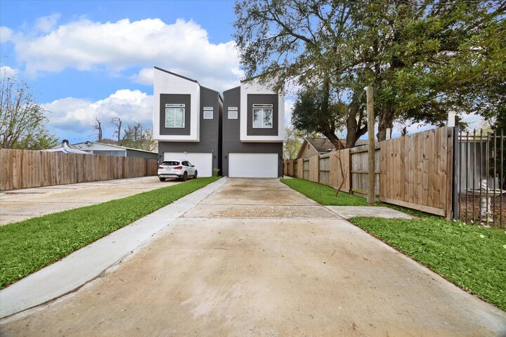Property Photo: 5318 Wunder Lane TX 77091