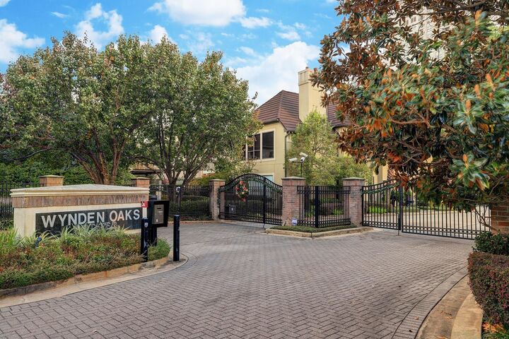 Property Photo: 41 Wynden Oaks Drive TX 77056
