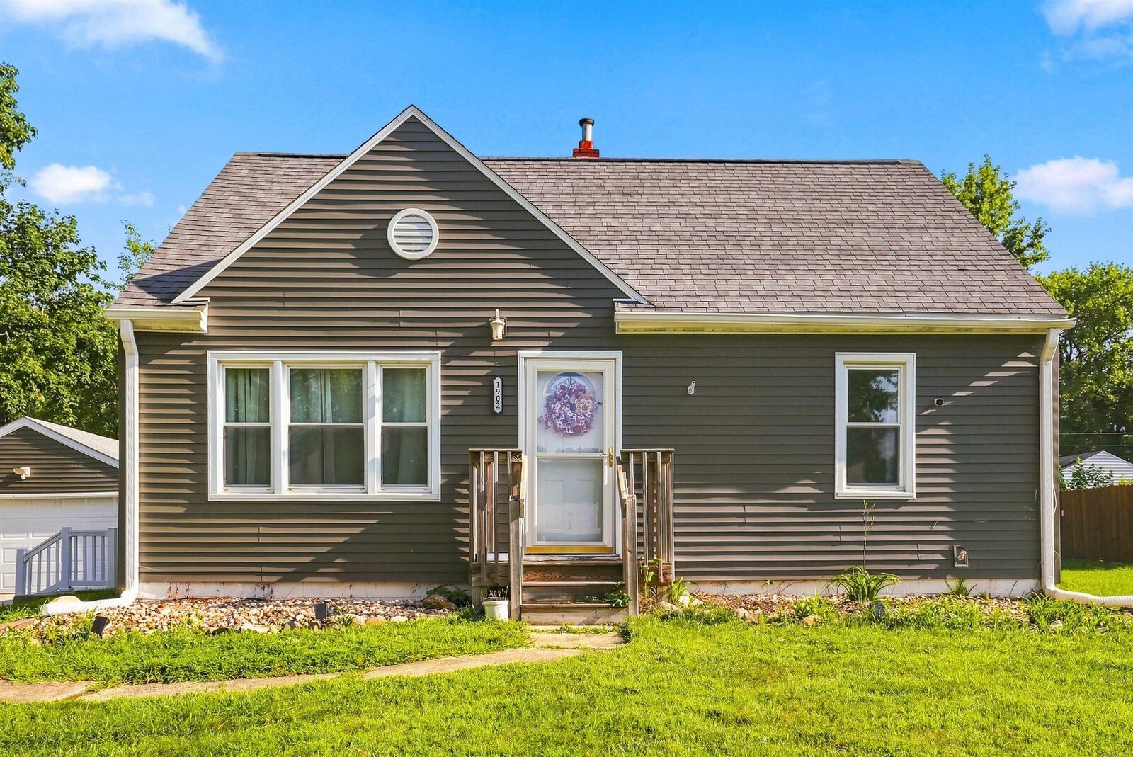 Property Photo:  1902 Pin Oak Drive  IA 50613 