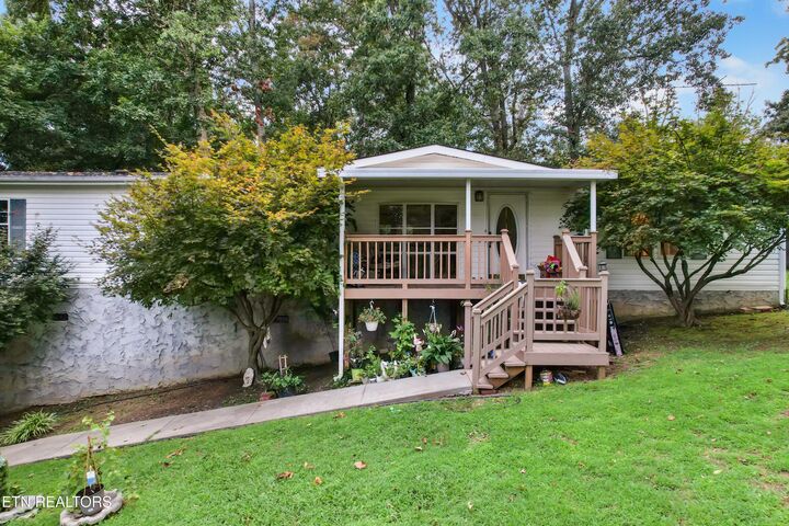 Property Photo:  1711 Walnut Hill Lane  TN 37876 