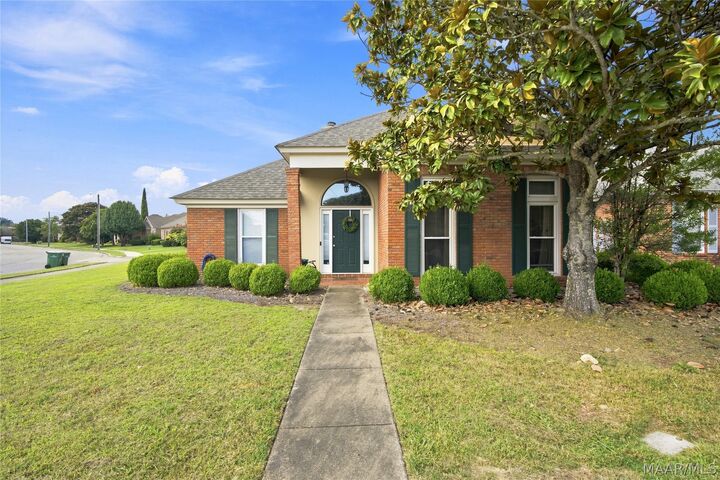 Property Photo:  2068 Parkview Drive S  AL 36117 