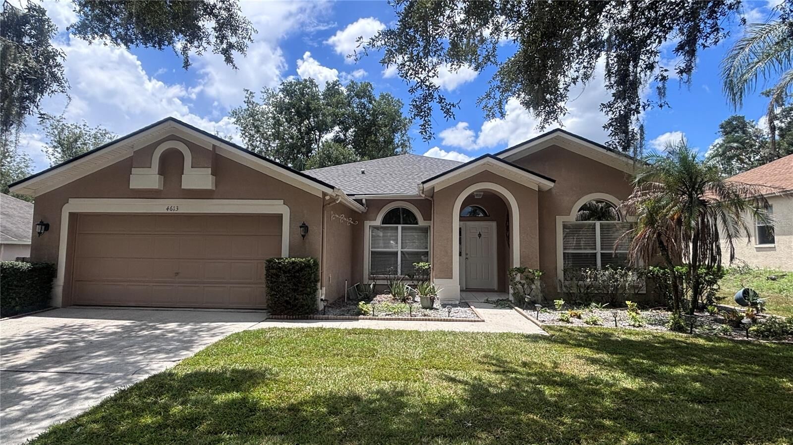 Property Photo:  4613 River Overlook Drive  FL 33596 