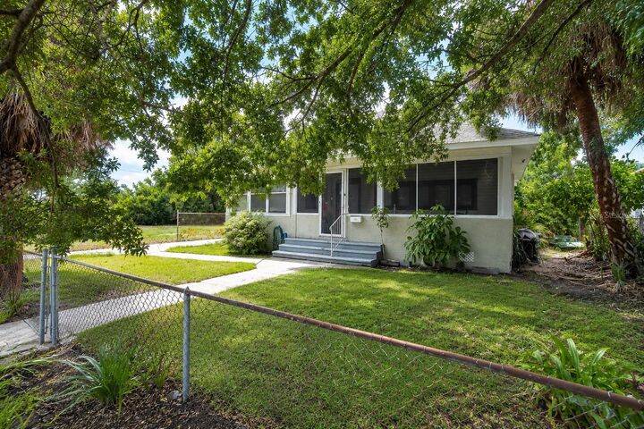 Property Photo: 1944 12th Avenue S FL 33712