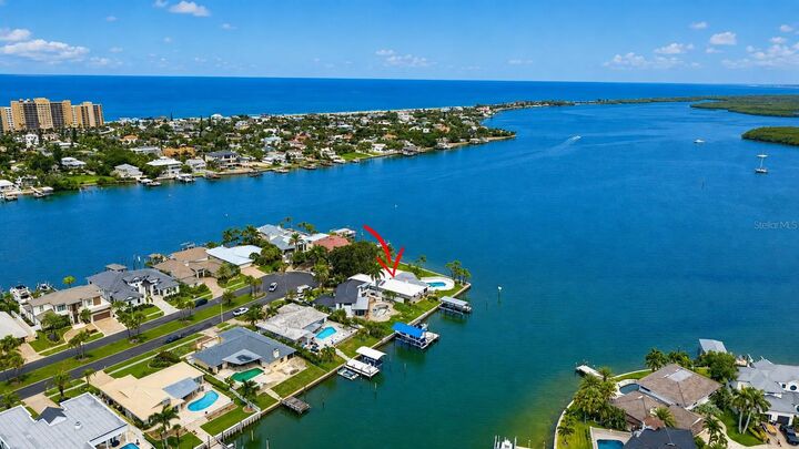 Property Photo: 891 Island Way FL 33767