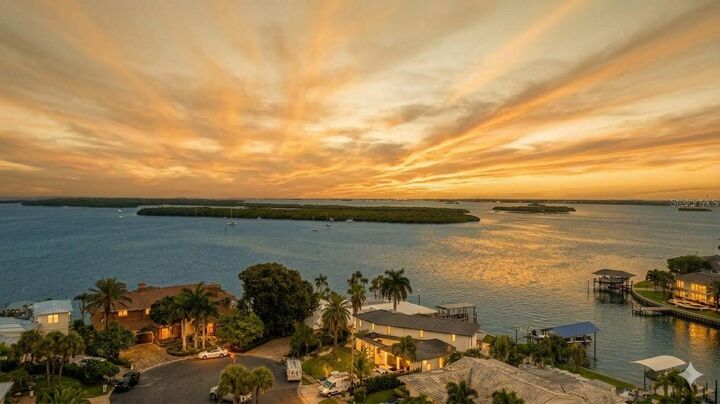 Property Photo:  891 Island Way  FL 33767 