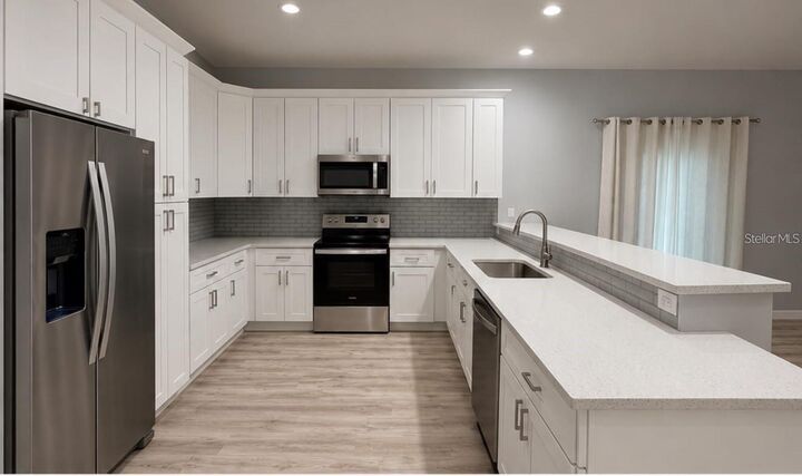 Property Photo: 617 Holmes Avenue FL 32114
