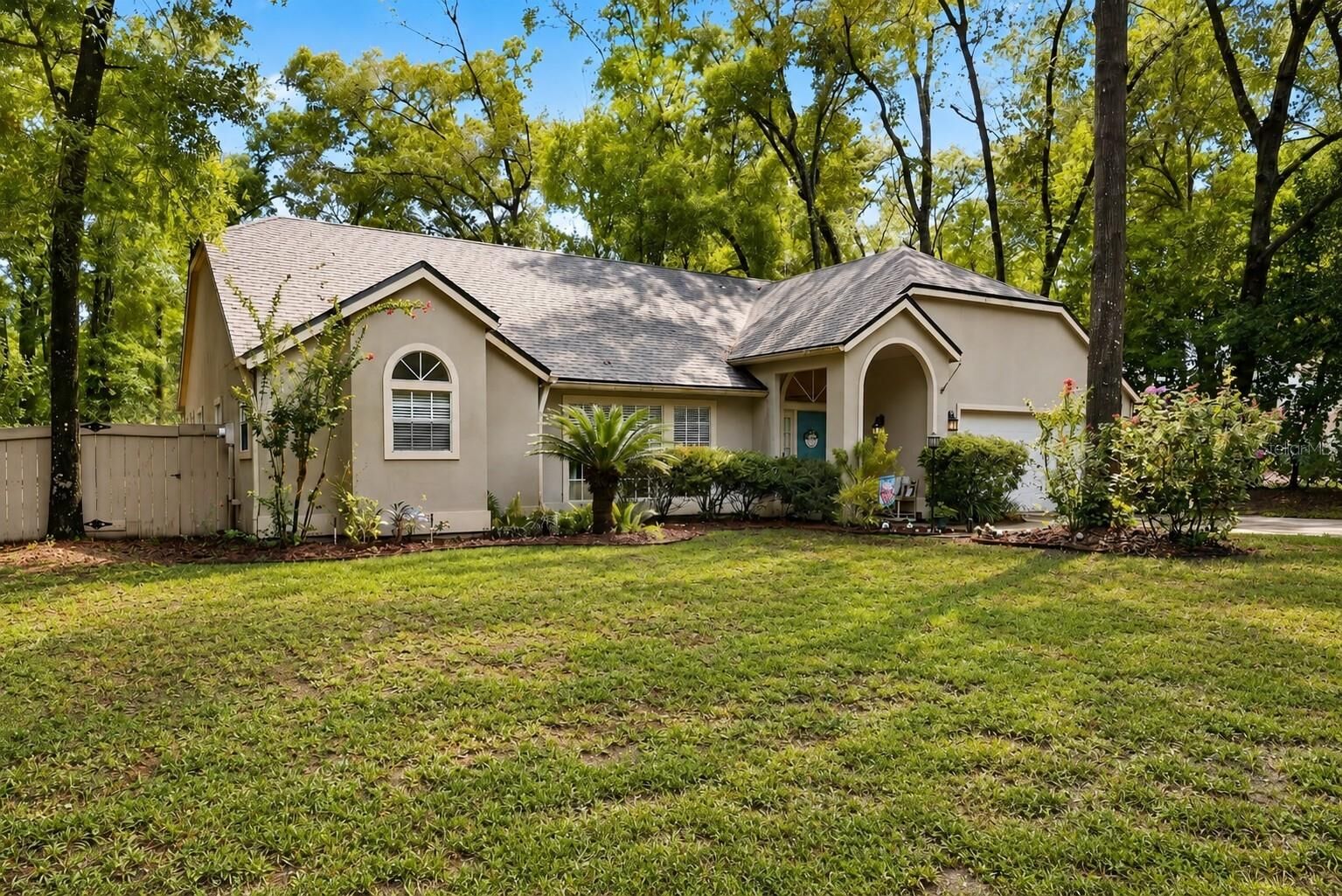 Property Photo: 10427 SW 55th Place FL 32608
