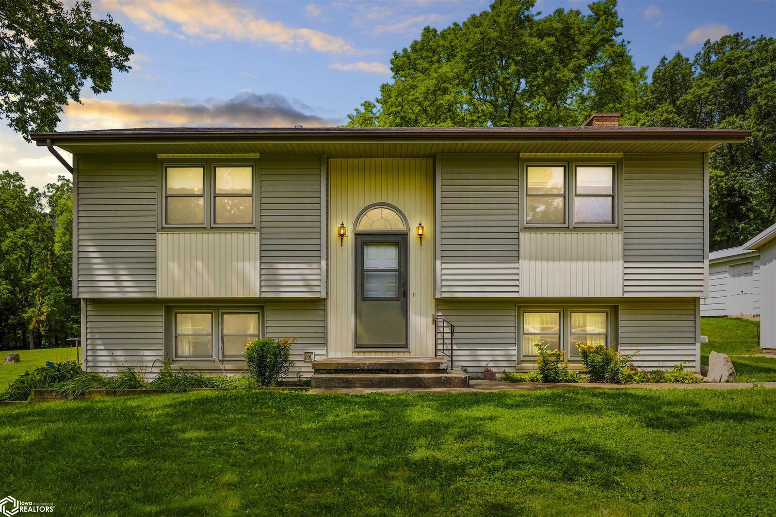 Property Photo:  2390 Sand Road  IA 50158 