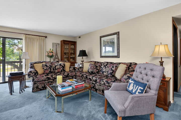 Property Photo:  77 Lake Hinsdale Drive 202  IL 60527 