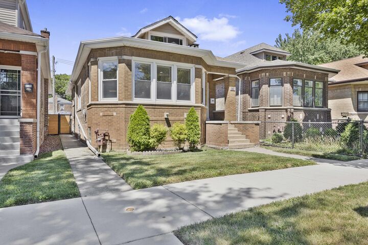 Property Photo: 8526 S Euclid Avenue IL 60617