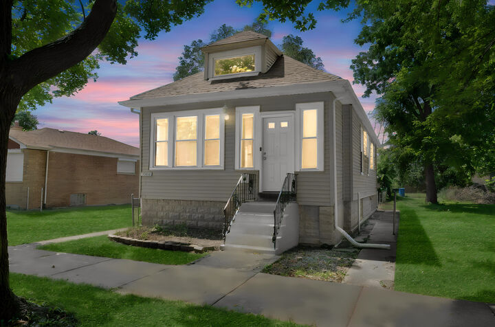 Property Photo: 9050 S Ellis Avenue IL 60619