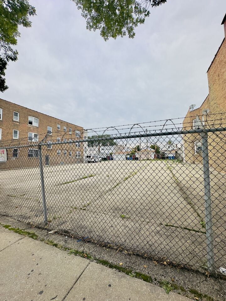 Property Photo:  4918-22 W Diversey Avenue  IL 60639 