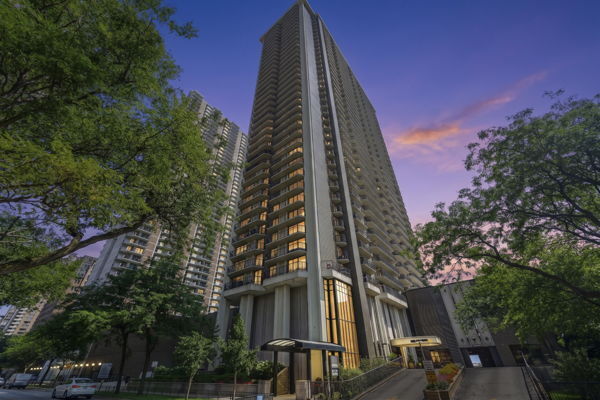Property Photo: 6007 N Sheridan Road 18F IL 60660