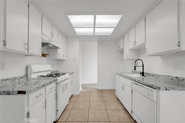 Property Photo: 2122 Harrison Court CA 93610
