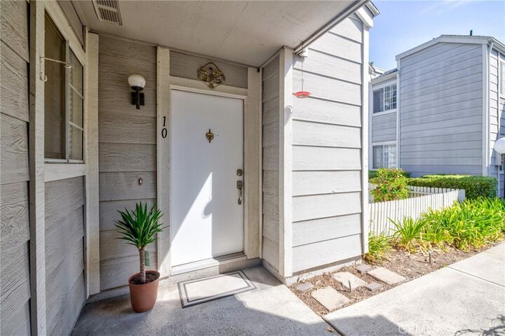 Property Photo:  2390 W Orangethorpe Avenue 10  CA 92833 