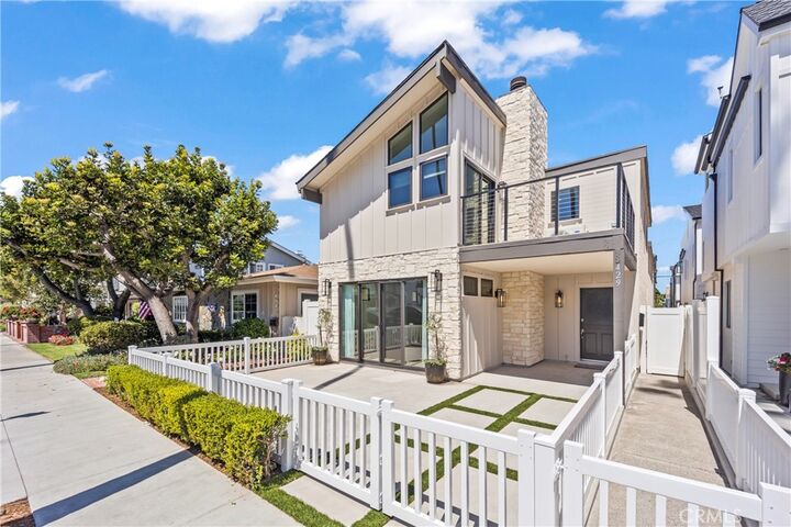 Property Photo:  429 Goldenrod  CA 92625 