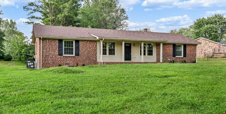 Property Photo:  803 Laurel Dr  TN 37043 