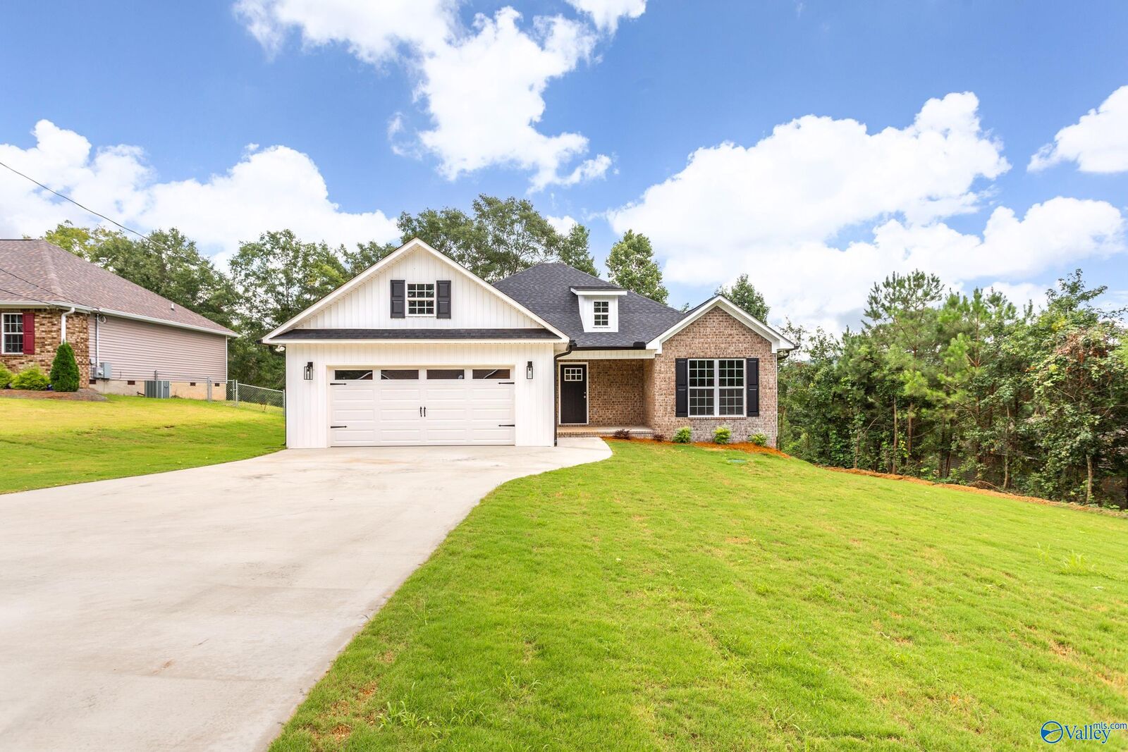 Property Photo:  5605 Leota Road E  AL 35907 