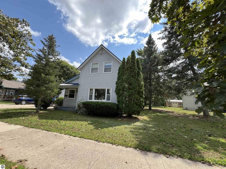 Property Photo:  1001 Chestnut  MI 49601 