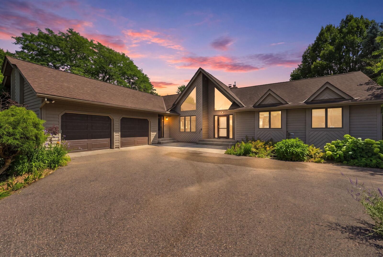 Property Photo:  386 Bear Avenue S  MN 55127 