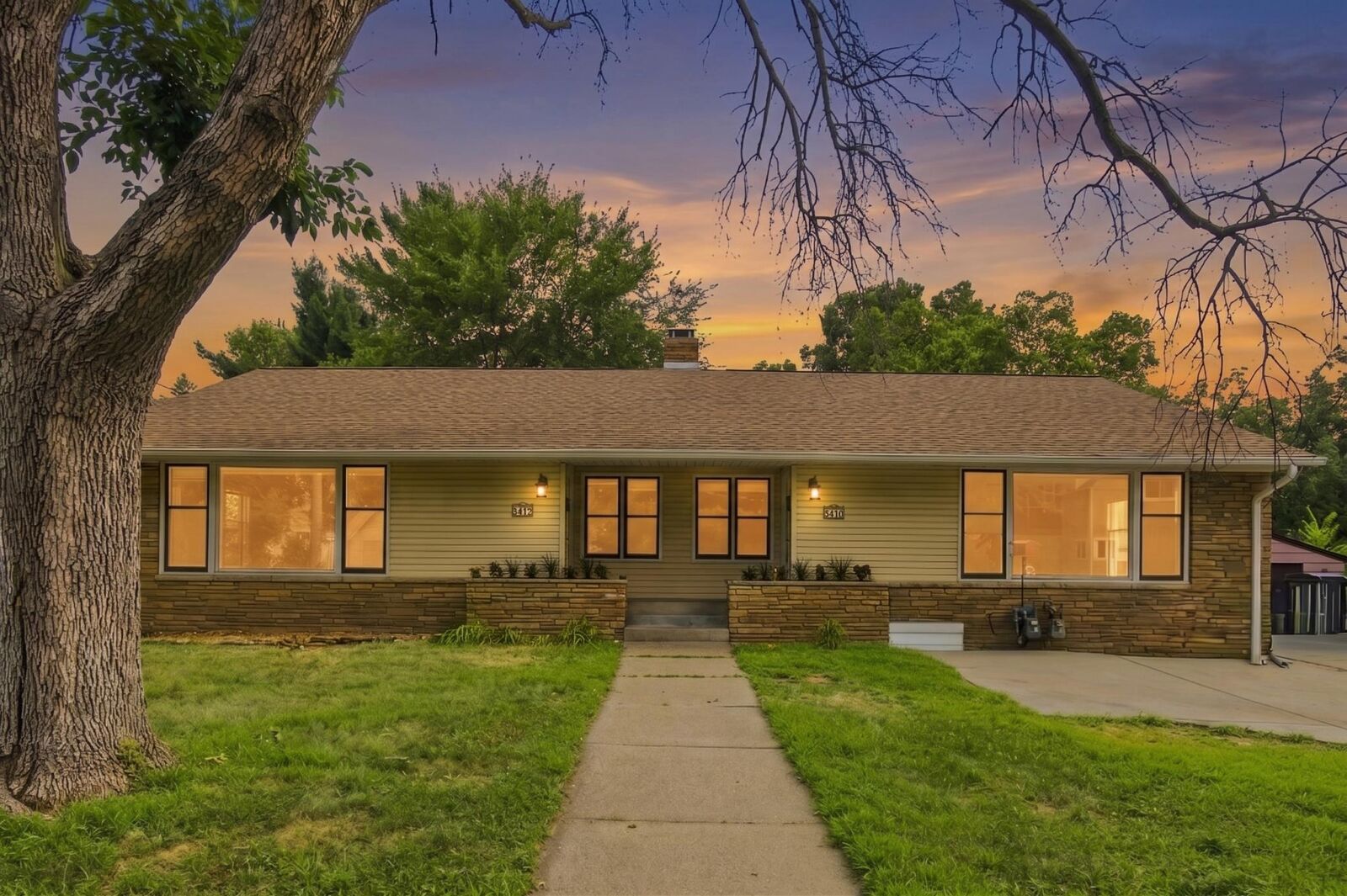 Property Photo:  5410 44th Avenue N  MN 55422 