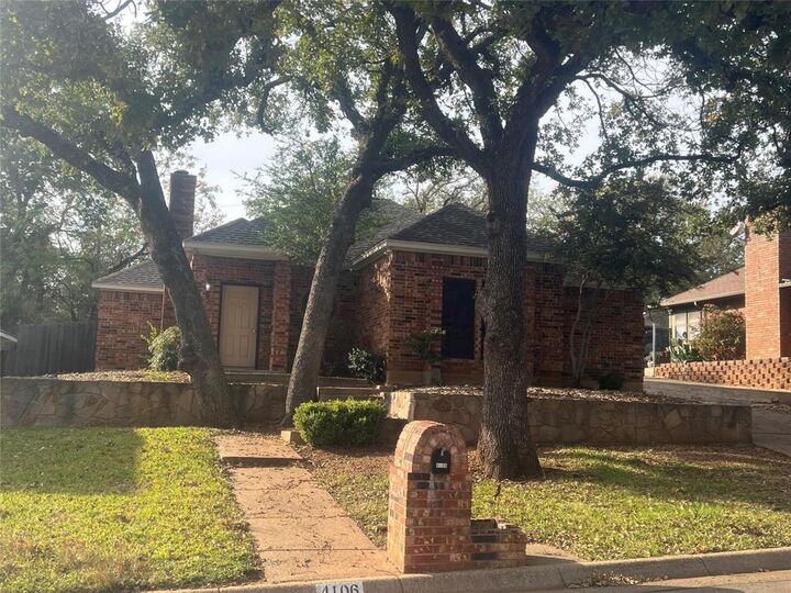 Property Photo: 4106 Sunday Hill Drive TX 76016