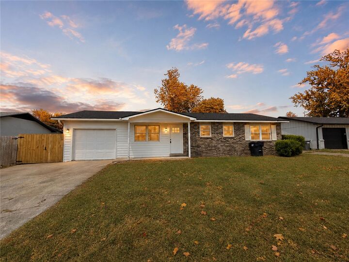 Property Photo: 1305 Bishop Drive AR 72756