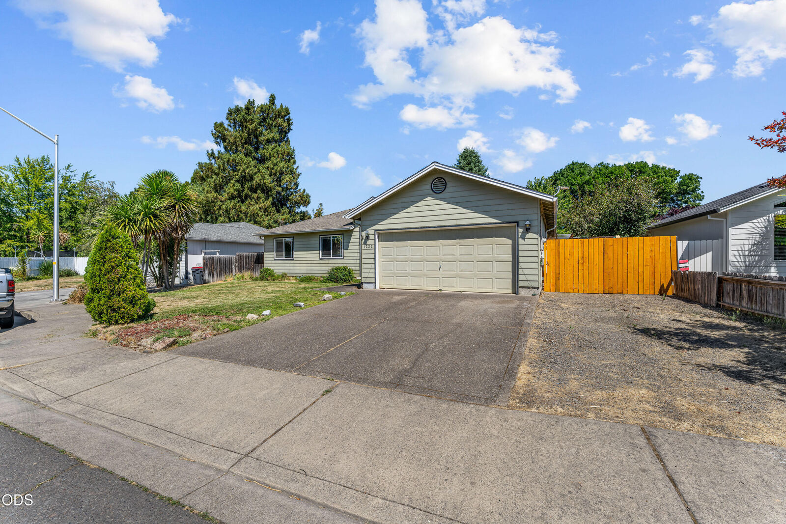 Property Photo: 1222 Greentree Way OR 97502