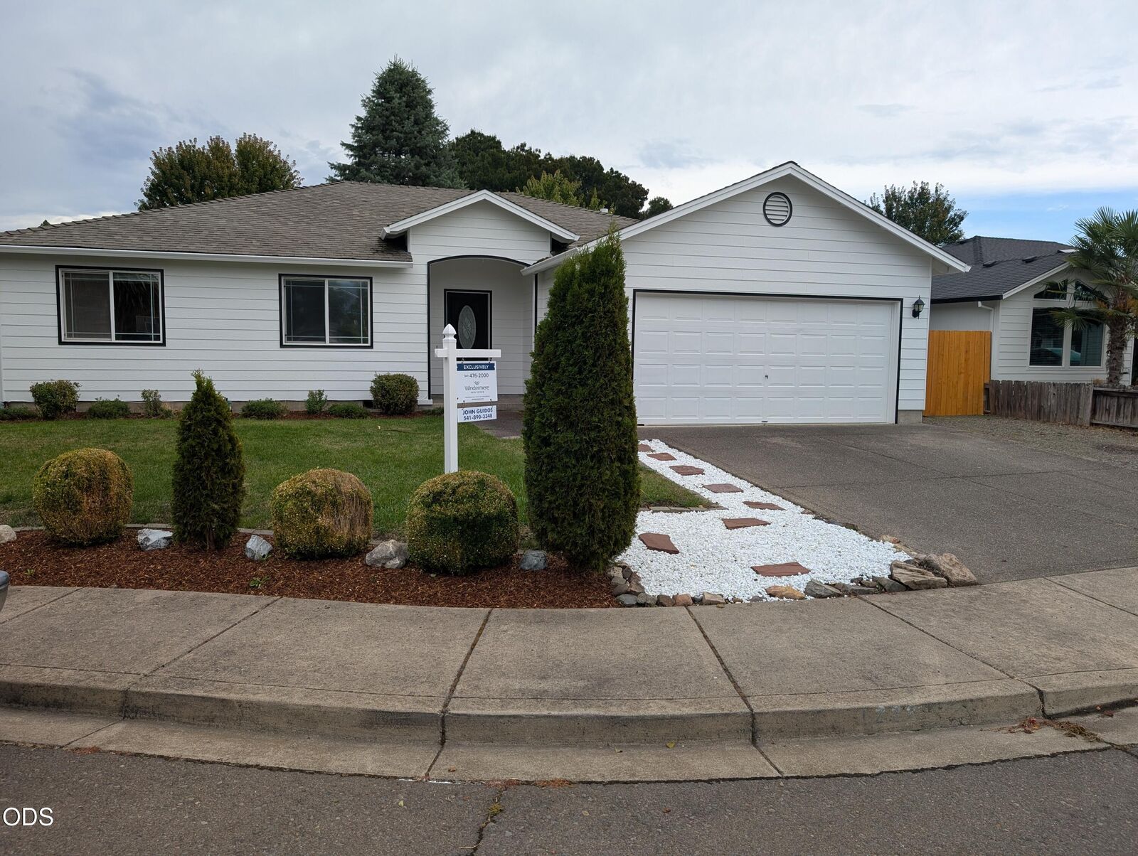 Property Photo:  1222 Greentree Way  OR 97502 