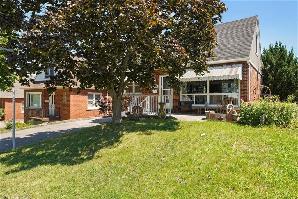 Property Photo:  233 Auburn Avenue  ON L8K 3B7 