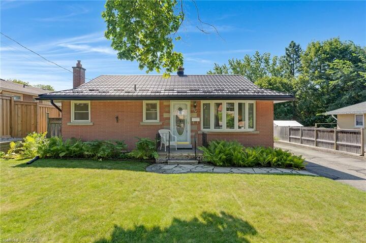 94 Ottawa Crescent — photo 1