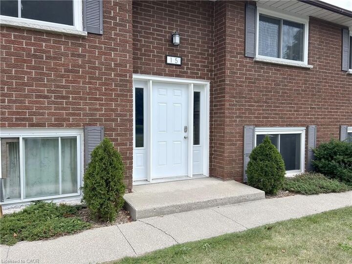 Property Photo:  15 Montclair Crescent 2  ON N3Y 4P1 