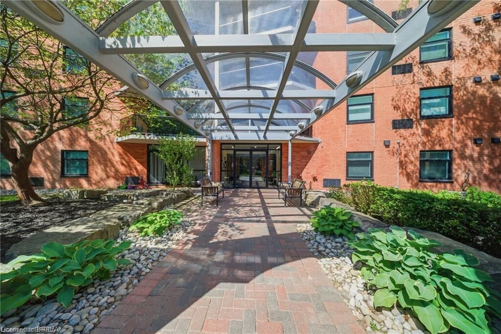 Property Photo: 9 Bonheur Court 506 ON N3P 1Z5