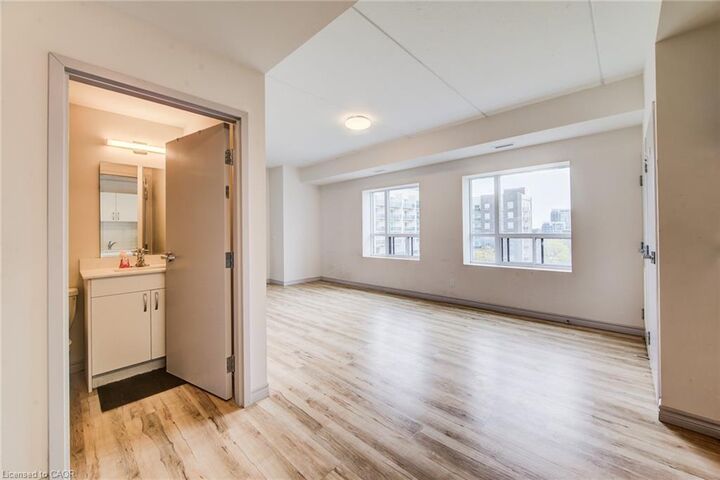Property Photo: 269 Sunview Street 606 ON N2L 3V8