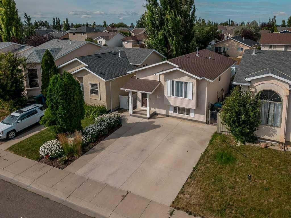 Property Photo: 94 Assiniboia Way W AB T1K 6X3