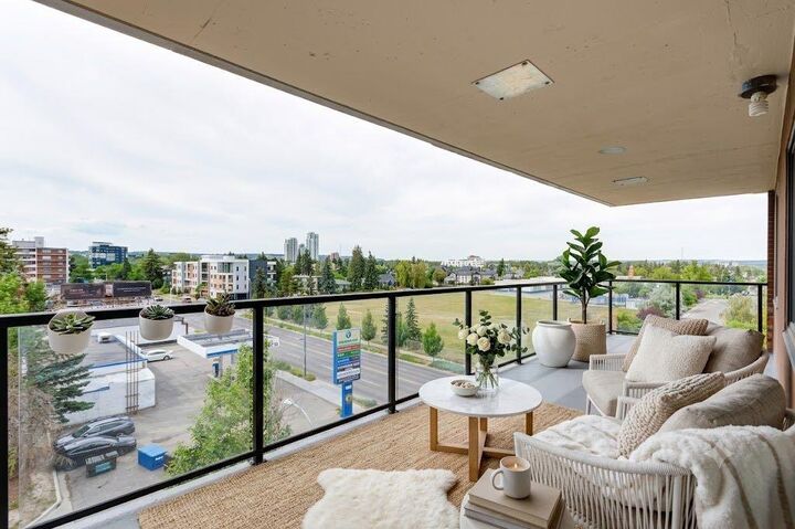 Property Photo: 1900 25A Street SW 502 AB T3E 1Y5