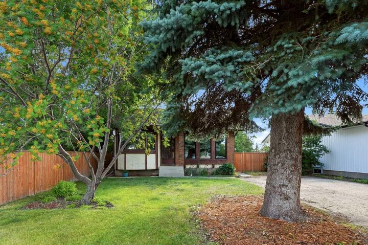 Property Photo: 13 Spruce Drive AB T4L 1V2
