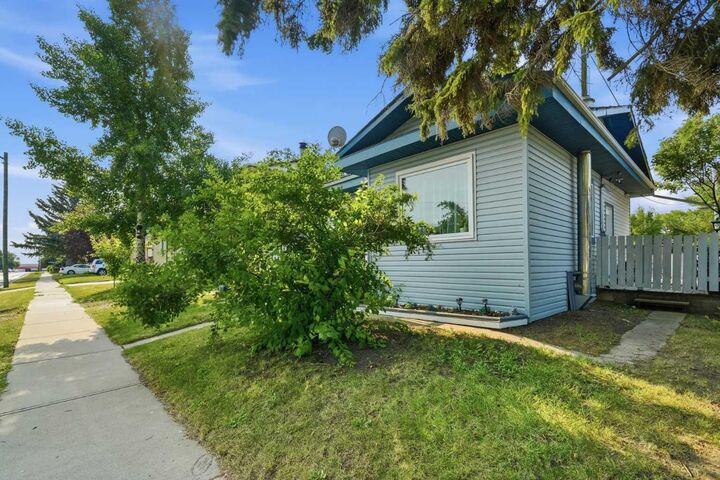 Property Photo: 2145 24 Avenue AB T0M 0W0