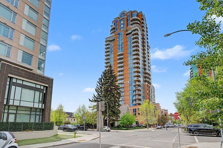 Property Photo: 817 15 Avenue SW 1900 AB T2R 0H8