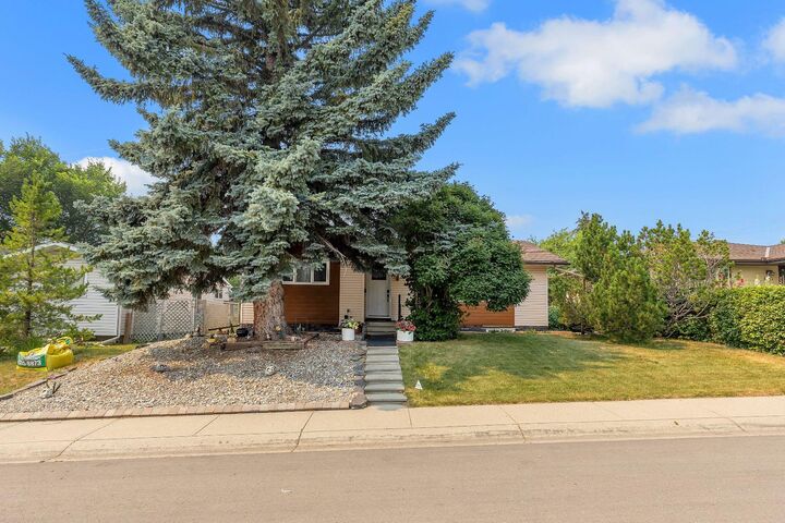 8031 Huntwick Hill NE — photo 1