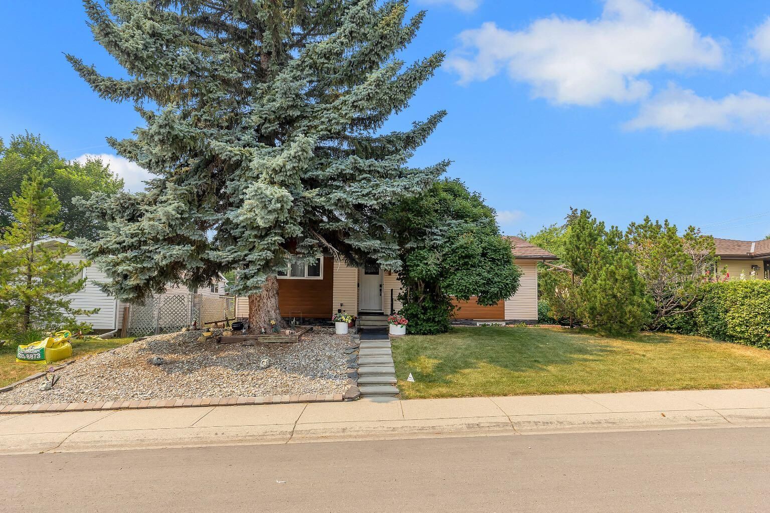 Property Photo: 8031 Huntwick Hill NE AB T2K 4G9