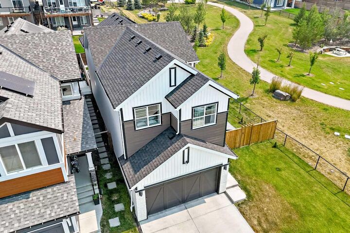 Property Photo: 142 Lucas Terrace NW AB T3P 1P9