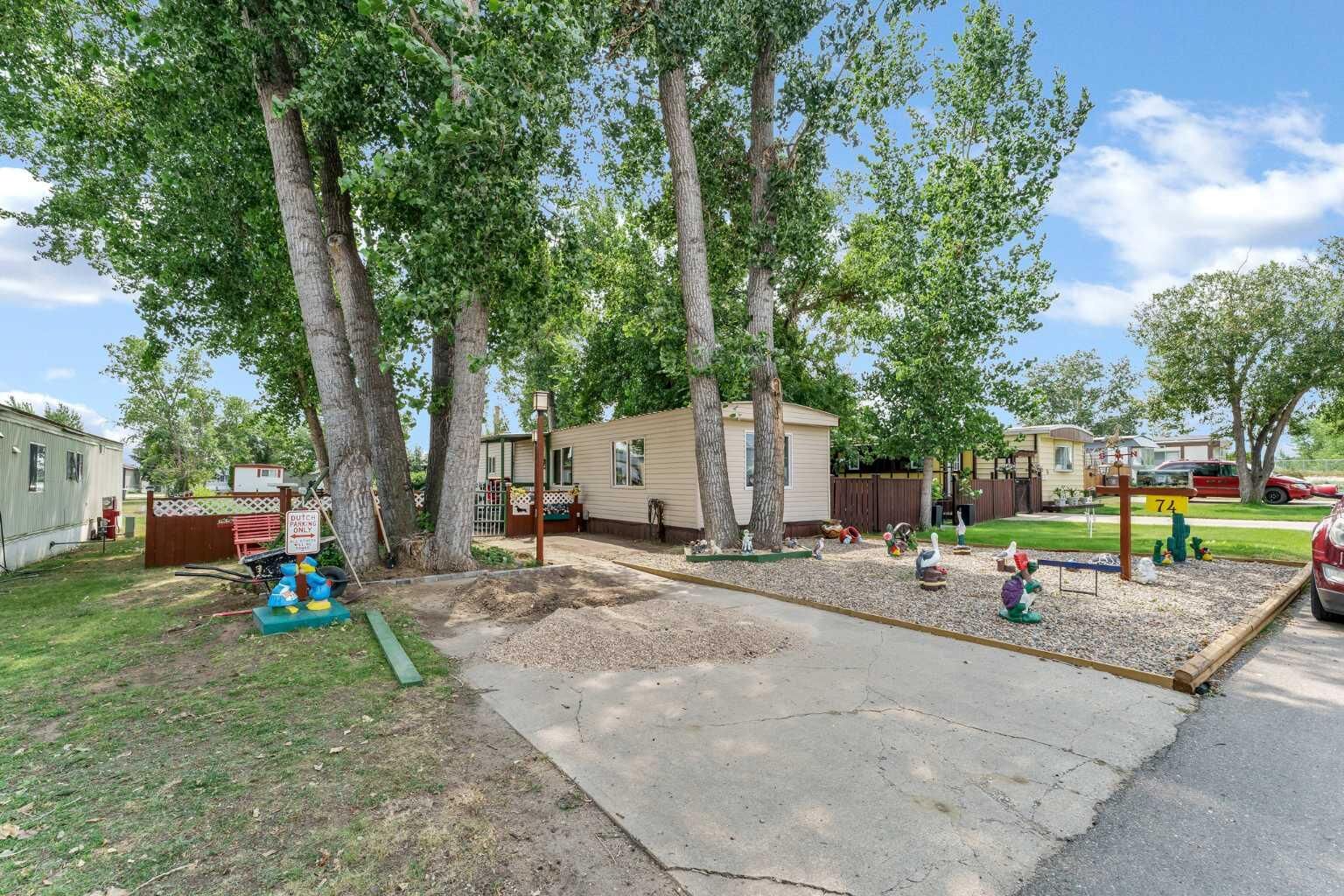 Property Photo:  4000 13 Avenue SE 74  AB T1B 1J3 