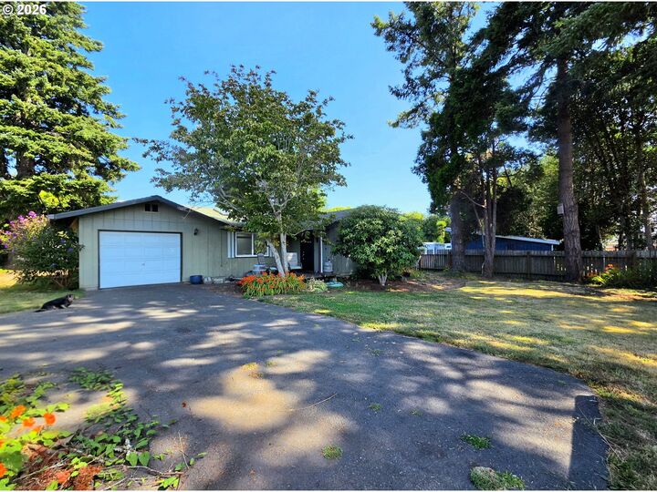 Property Photo: 417 Railroad St OR 97415