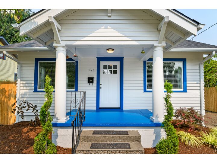 Property Photo:  240 E Clarendon St  OR 97027 