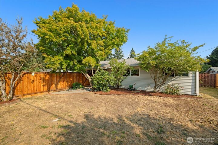 Property Photo: 222 SW 305th Street WA 98023