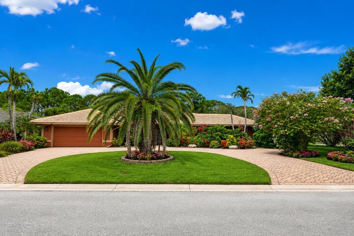 Property Photo: 1180 SW Mirror Lake Cove FL 34986