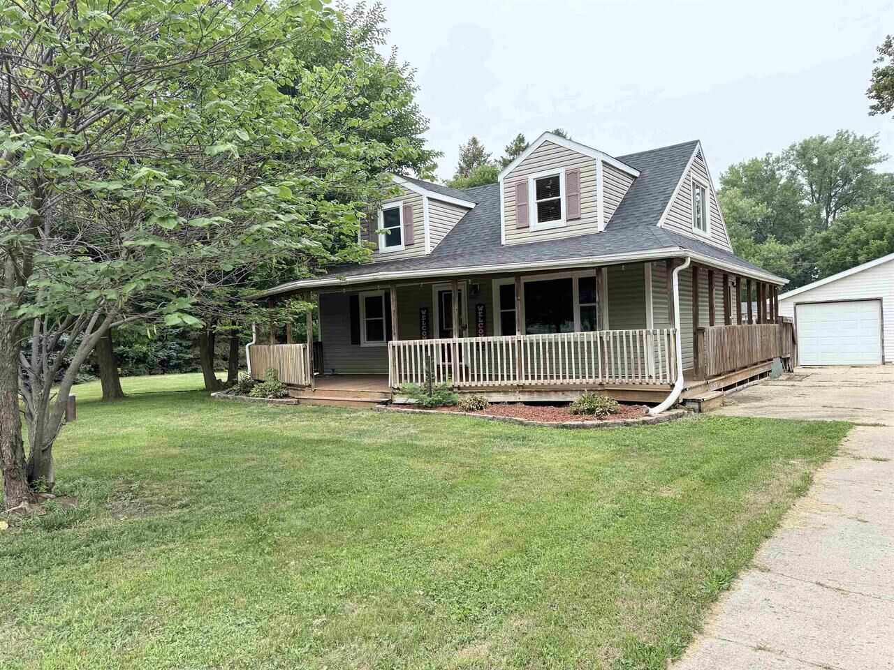Property Photo: 441 E Acorn Drive WI 53511